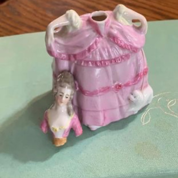 Avon Victorian antique perfume bottle - Picture 2 of 3